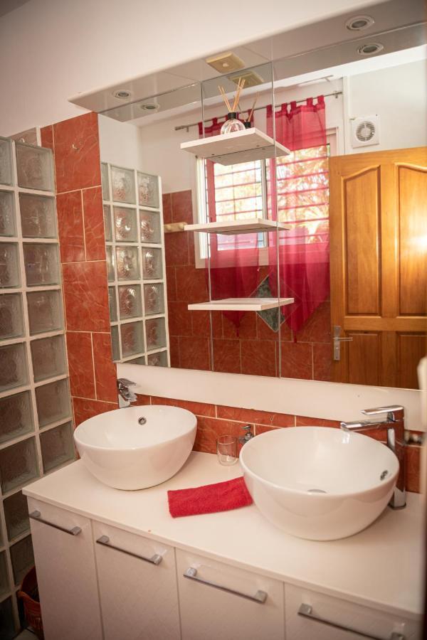 Chambres D'Hotes Du Domaine Des Doudous سانت بيير المظهر الخارجي الصورة